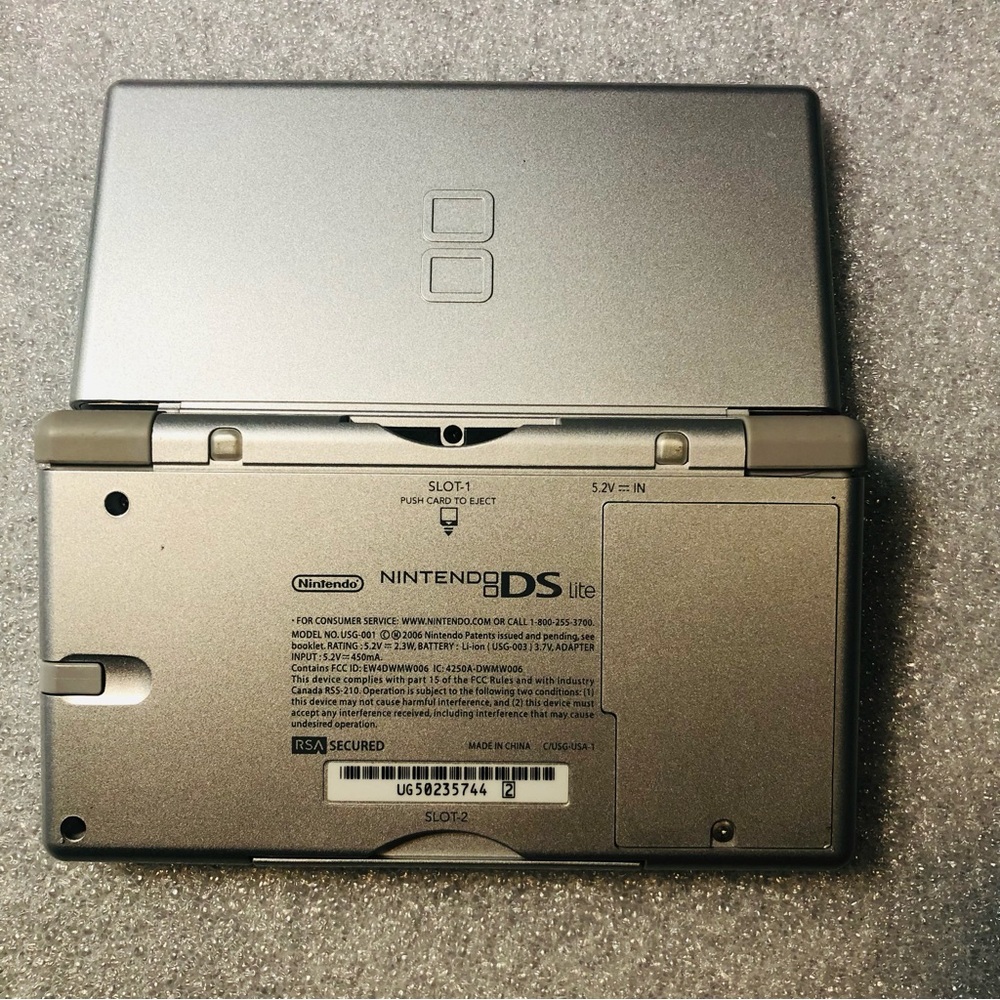 Nintendo DS Lite Silver Stylus,Charger,5 Games, Slot Cover Works And Tested EUC - Picture 3 of 8